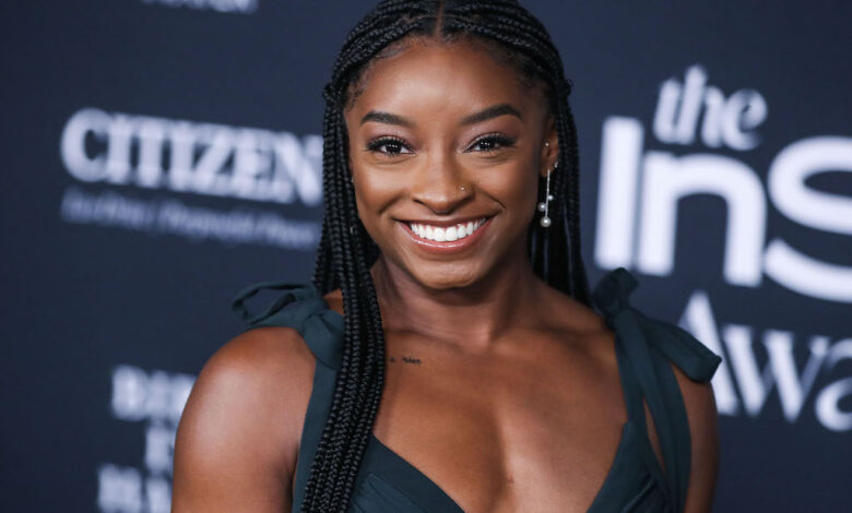 Simone Biles wearing an Aliette dress, Christian Louboutin shoes, and Matteo jewelry while carrying a Judith Leiber bag arrives at the 6th Annual InStyle Awards 2021
