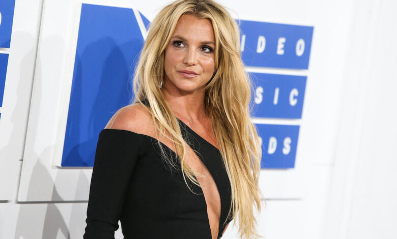 Britney Spears wearing a Julien MacDonald dress, H Stern jewels, and Christian Louboutin shoes arrives at the 2016 MTV Video Music Awards